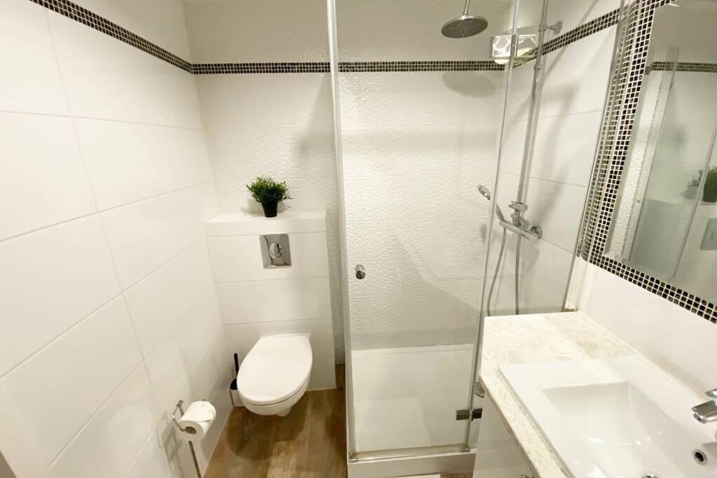 Exclusive 2Br! Apartment Near City Center +Netflix Warszawa Exteriör bild