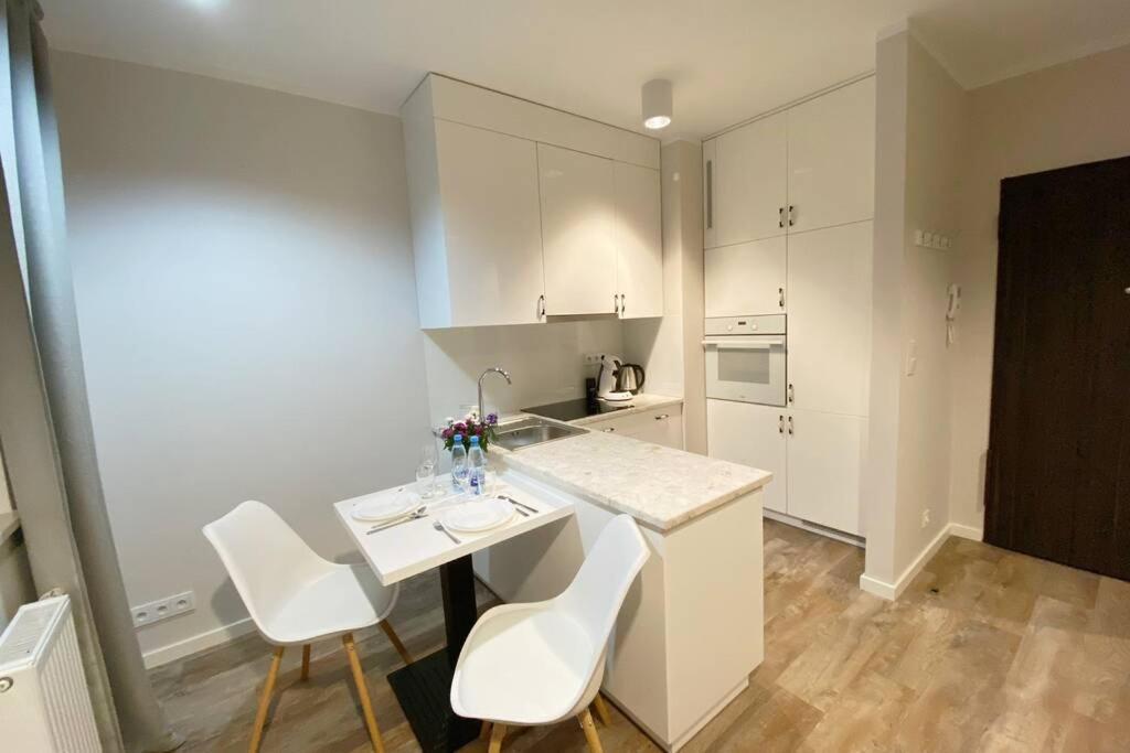 Exclusive 2Br! Apartment Near City Center +Netflix Warszawa Exteriör bild